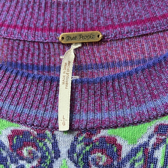 Free People Sweater - Purple, Green Paisley Print Size L - Picture 2 of 5